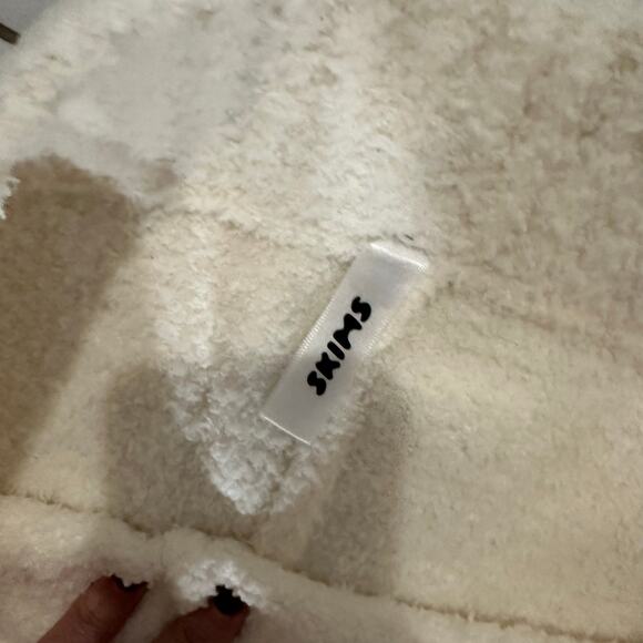 Skims Ivory Fuzzy Two Piece Set Lounge Pajama Shorts Tank L/XL - Picture 4 of 6